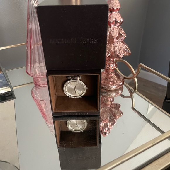 Michael Kors watch - Picture 6 of 9